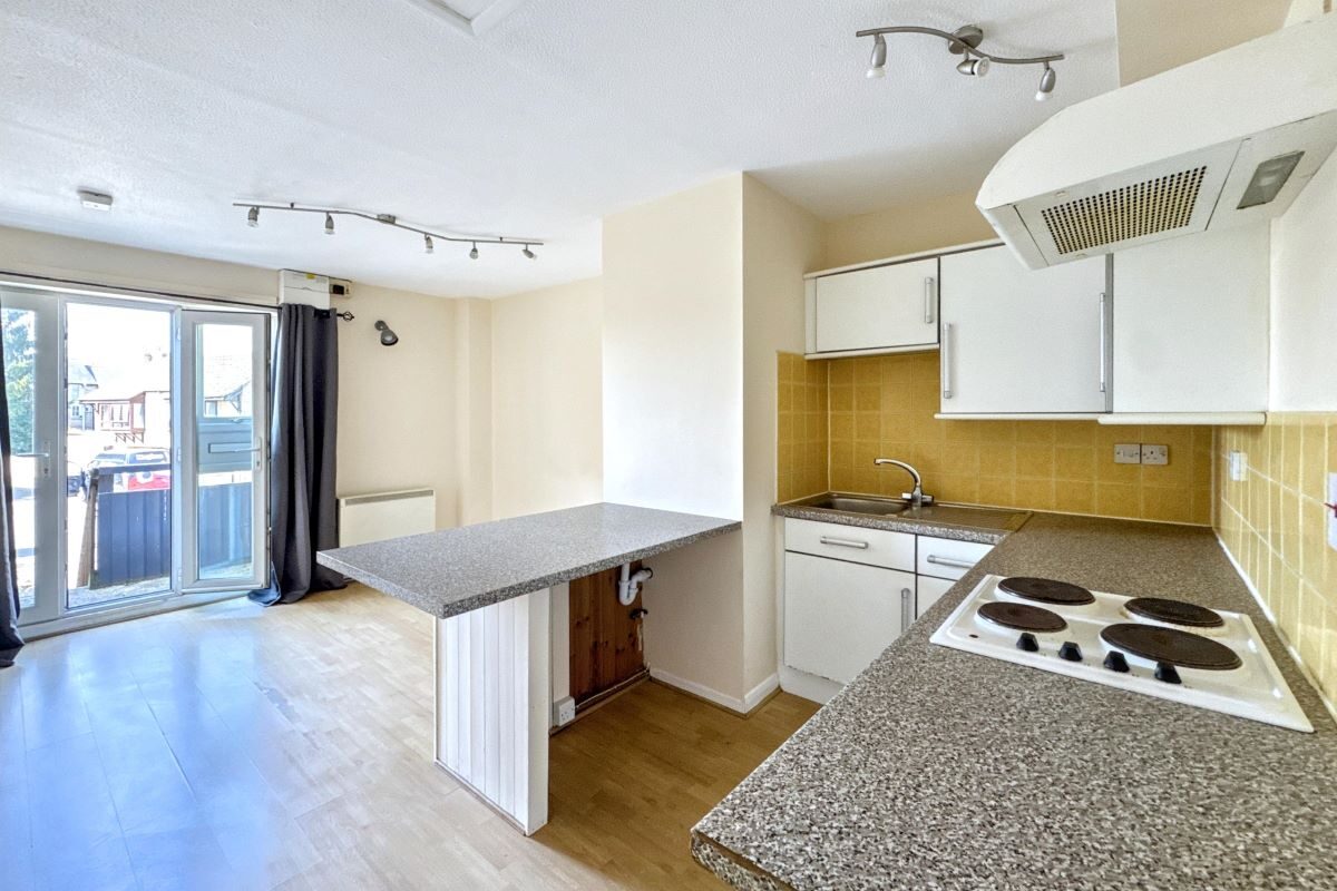 9 Staploe Mews, Soham, Ely, Cambridgeshire, CB7 5JW lot image - 4