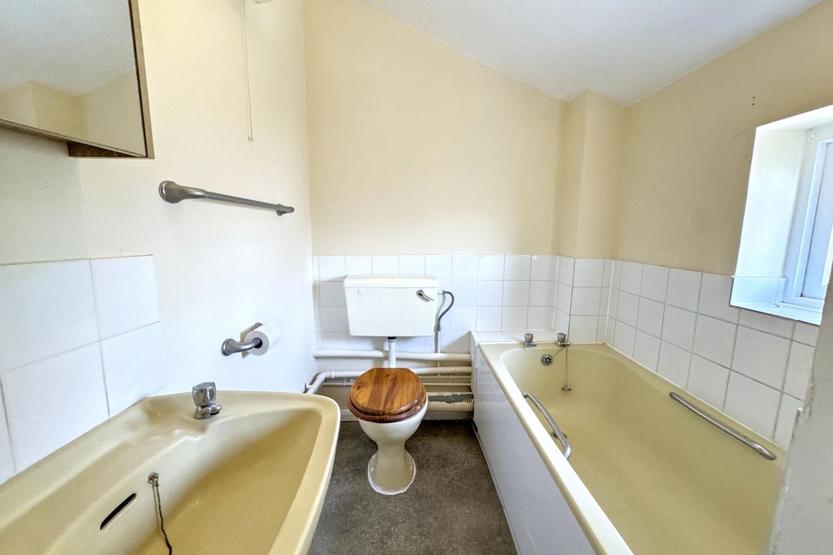 9 Staploe Mews, Soham, Ely, Cambridgeshire, CB7 5JW lot image - 8