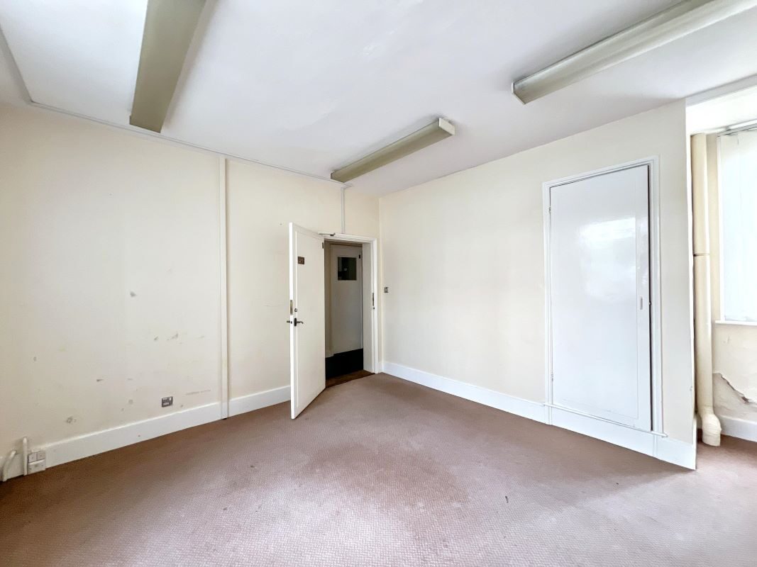 Ivry House, 23 Henley Road, Ipswich, Suffolk, IP1 3TF lot image - 6