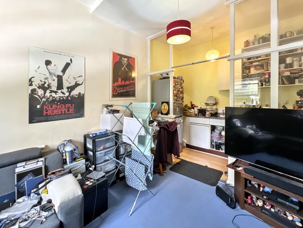 10 Roger Browning House, Maidenburgh Street, Colchester, Essex, CO1 1TT lot image - 2