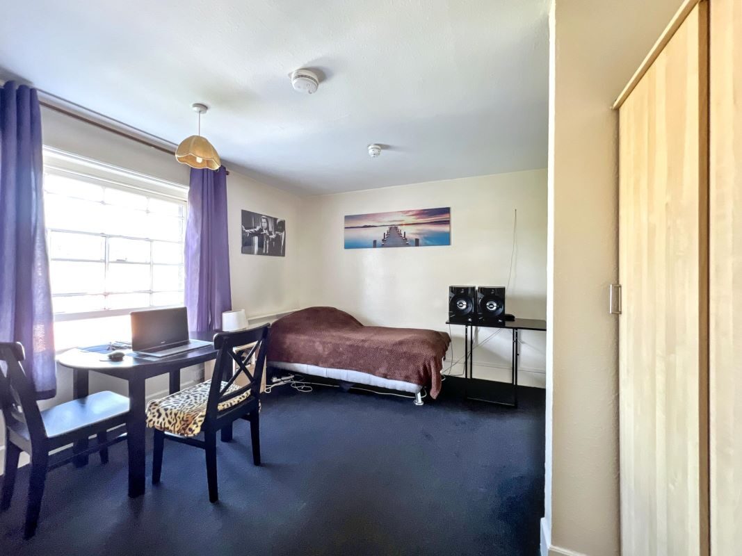 Flats 1 -13, 116 High Street, Hadleigh, Suffolk, IP7 5EL lot image - 4