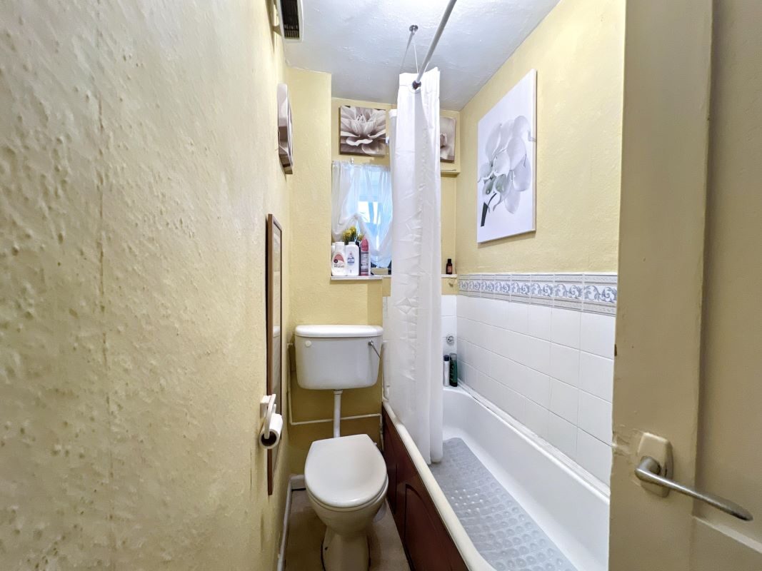 Flats 1 -13, 116 High Street, Hadleigh, Suffolk, IP7 5EL lot image - 9