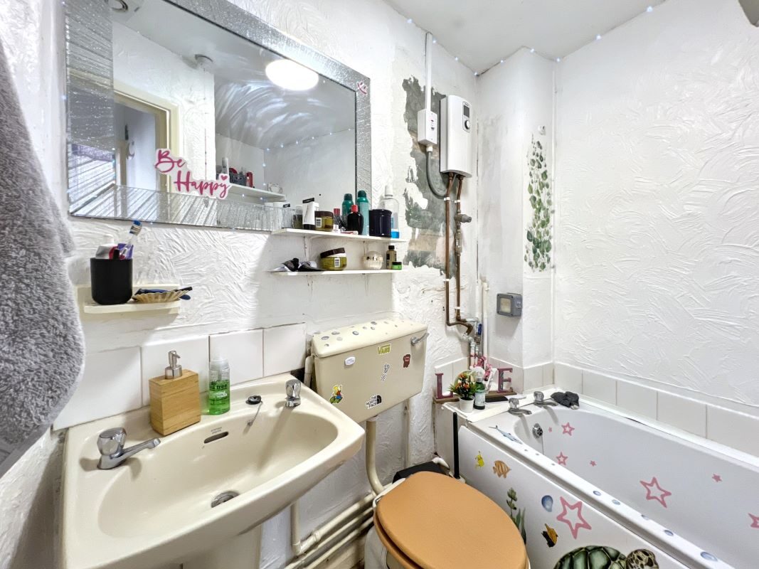 Flats 1 -13, 116 High Street, Hadleigh, Suffolk, IP7 5EL lot image - 21