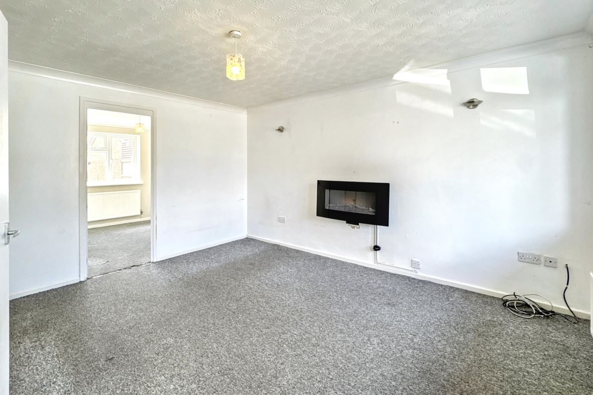 27 Guy Cook Close, Great Cornard, Sudbury, Suffolk, CO10 0JX lot image - 1