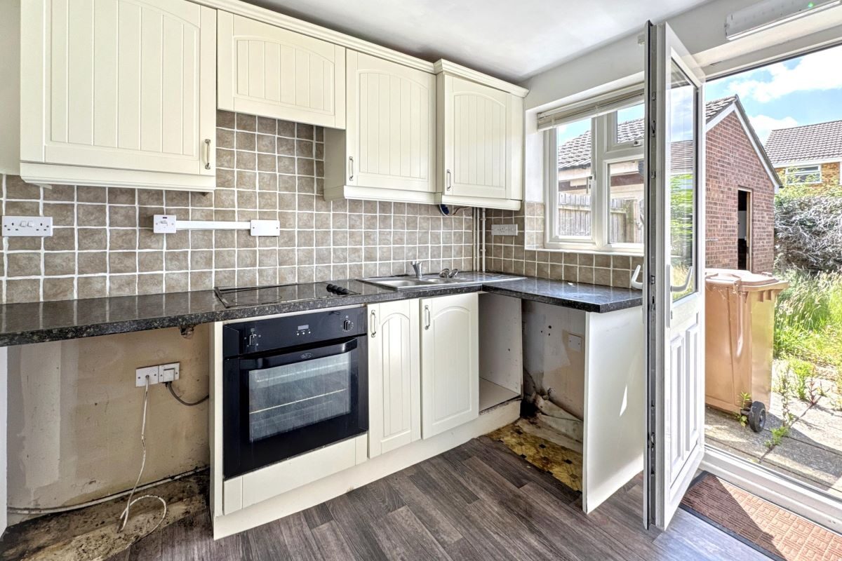 27 Guy Cook Close, Great Cornard, Sudbury, Suffolk, CO10 0JX lot image - 4