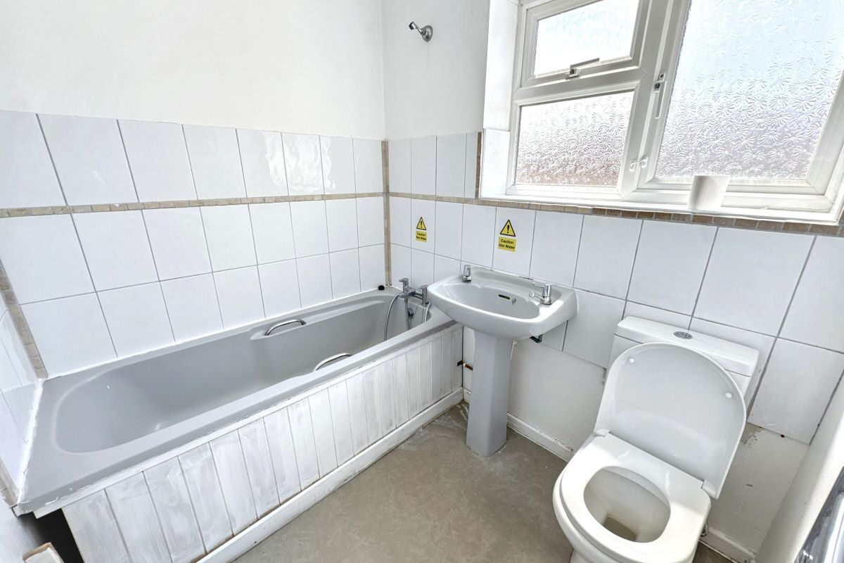 27 Guy Cook Close, Great Cornard, Sudbury, Suffolk, CO10 0JX lot image - 7