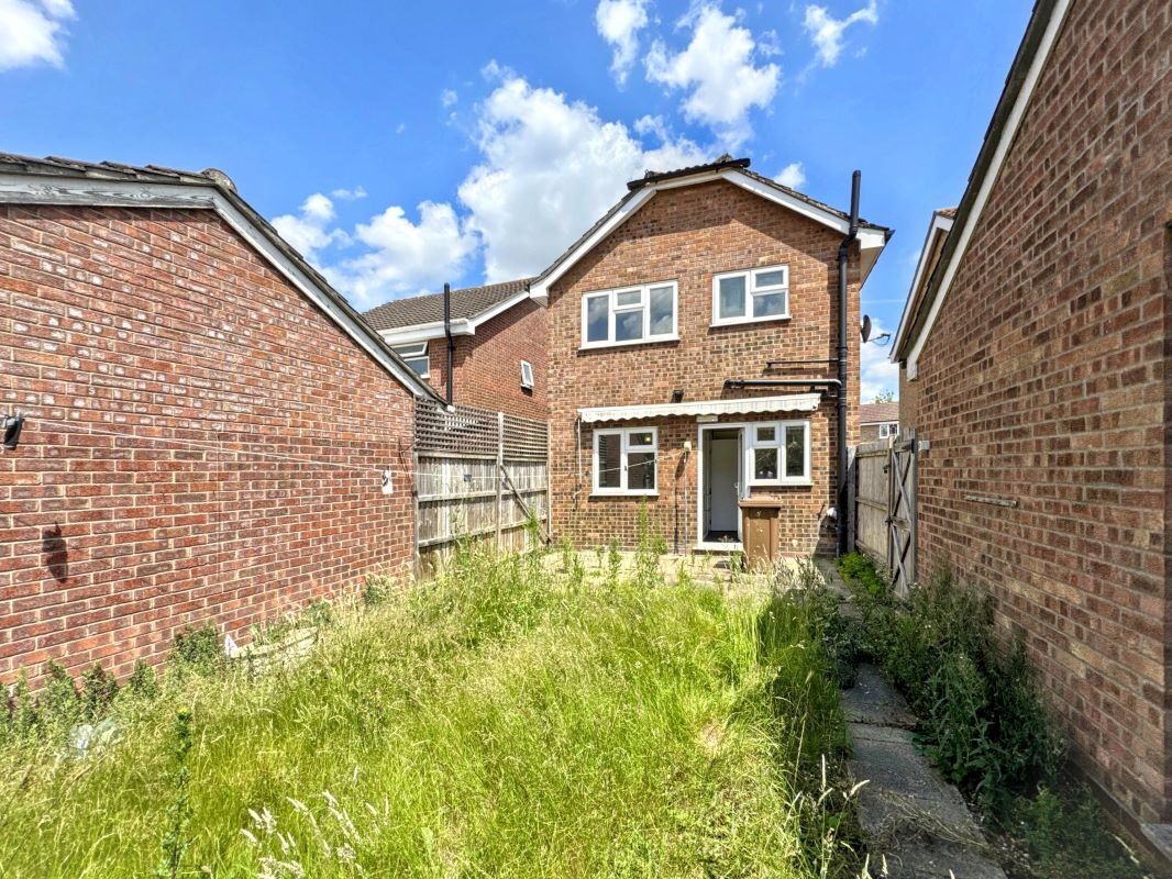 27 Guy Cook Close, Great Cornard, Sudbury, Suffolk, CO10 0JX lot image - 11