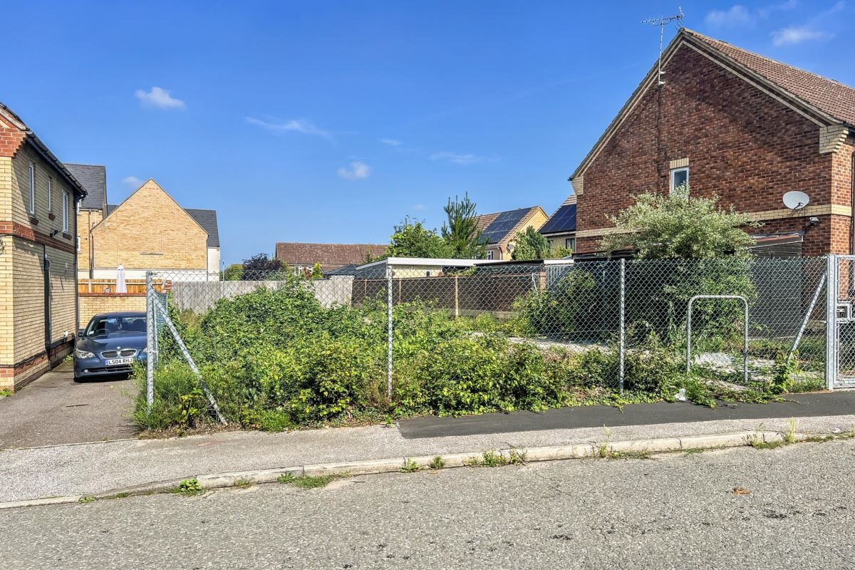 Land adjacent to, 7 Broom Crescent, Ipswich, Suffolk, IP3 0EE lot image - 1