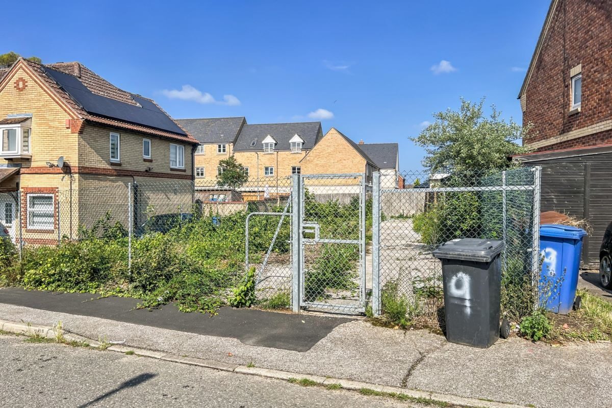 Land adjacent to, 7 Broom Crescent, Ipswich, Suffolk, IP3 0EE lot image - 2