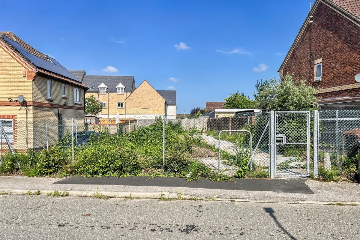 Land adjacent to, 7 Broom Crescent, Ipswich, Suffolk, IP3 0EE lot image - 3