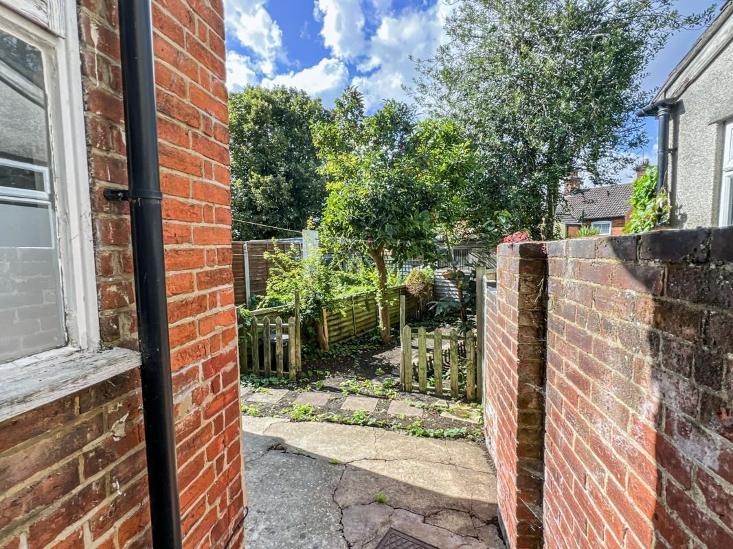 10 Alexandra Road, Ipswich, Suffolk, IP4 2RH lot image - 8