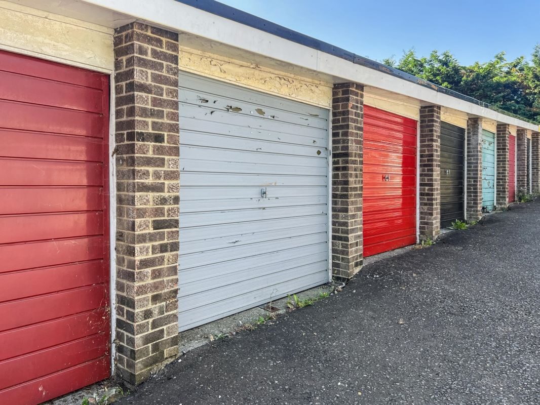 Garage at 42 Hale Close, Ipswich, Suffolk, IP2 9QP lot image - 1