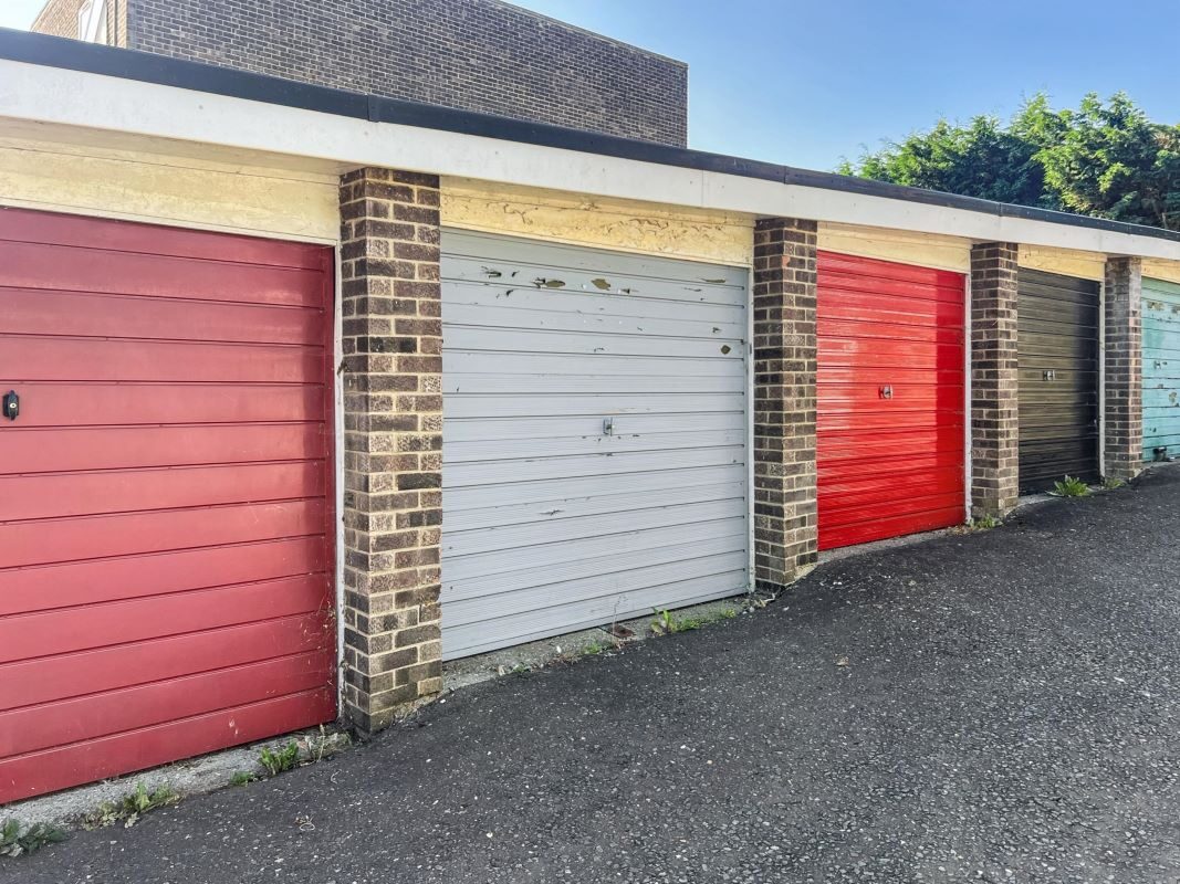 Garage at 42 Hale Close, Ipswich, Suffolk, IP2 9QP lot image - 2