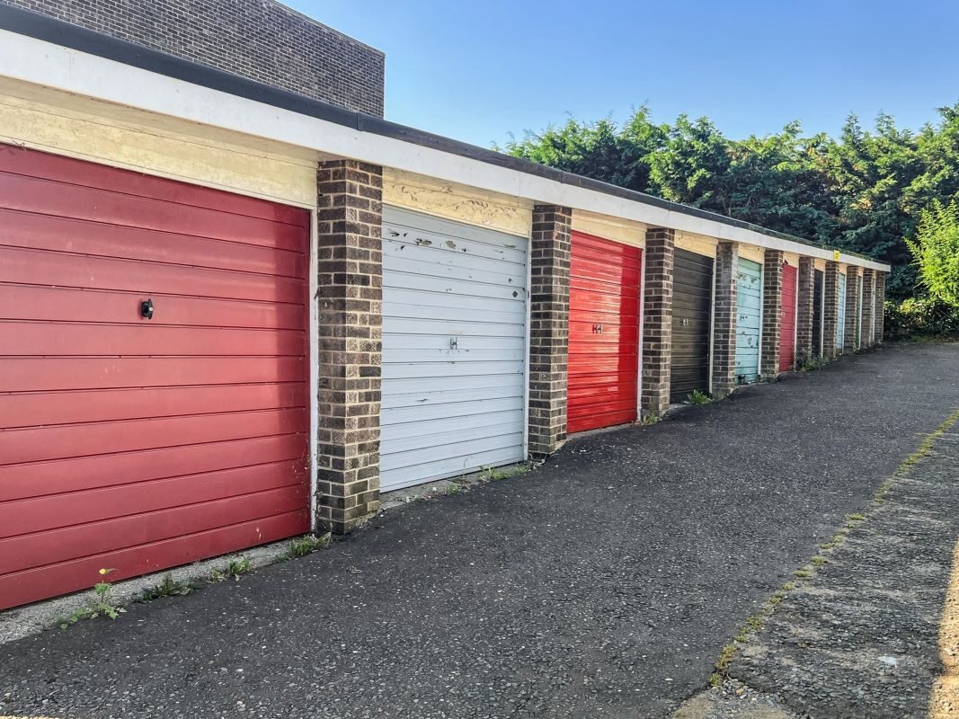 Garage at 42 Hale Close, Ipswich, Suffolk, IP2 9QP lot image - 3