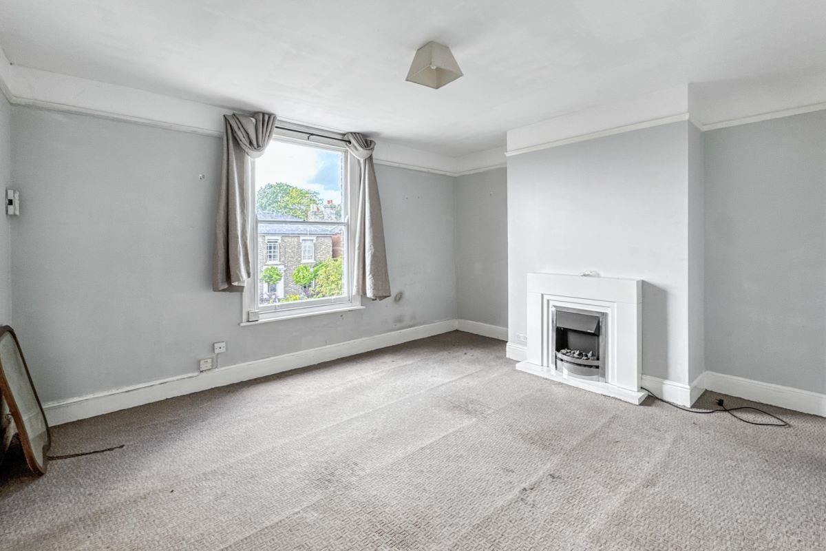 First Floor Flat, 80 Christchurch Street, Ipswich, Suffolk, IP4 2DE lot image - 1