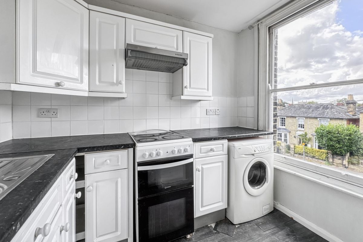 First Floor Flat, 80 Christchurch Street, Ipswich, Suffolk, IP4 2DE lot image - 4