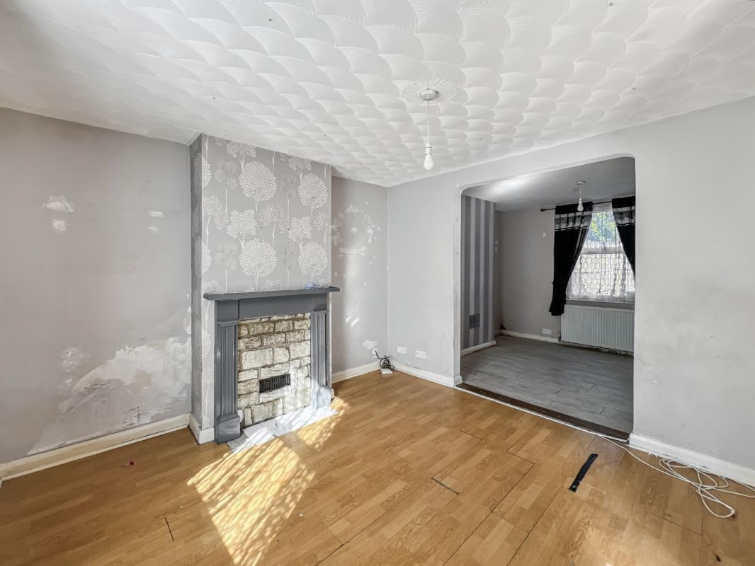 117 Woodbridge Road, Ipswich, Suffolk, IP4 2NJ lot image - 2