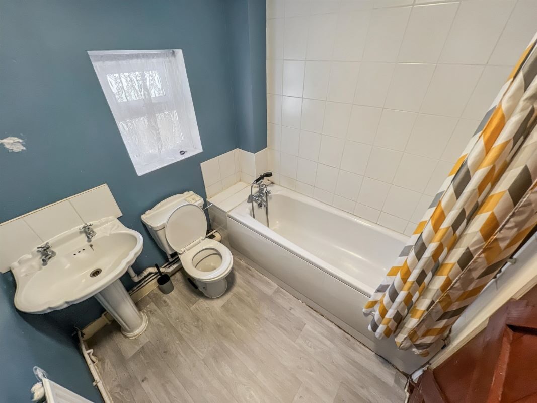 117 Woodbridge Road, Ipswich, Suffolk, IP4 2NJ lot image - 8