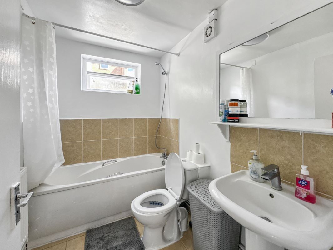 46 Rendlesham Road, Ipswich, Suffolk, IP1 2LY lot image - 5