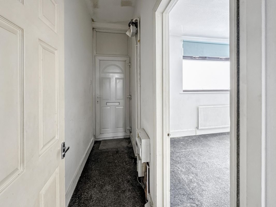 Flat 1, 10 Rosemary Road, Clacton-on-Sea, Essex, CO15 1NX lot image - 10