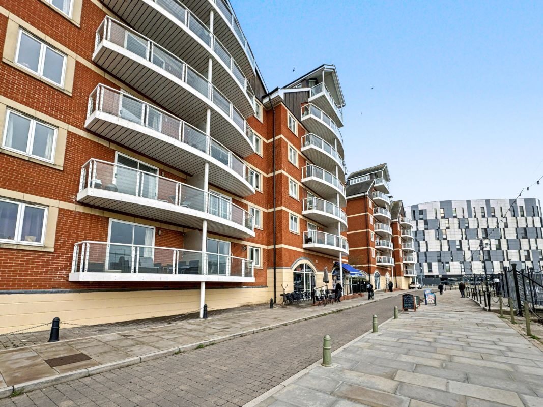 37 Neptune Square, Ipswich, Suffolk, IP4 1QH lot image - 0