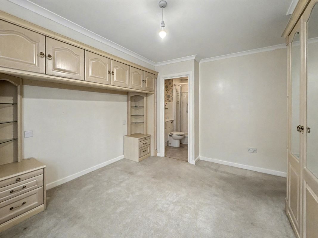 37 Neptune Square, Ipswich, Suffolk, IP4 1QH lot image - 3