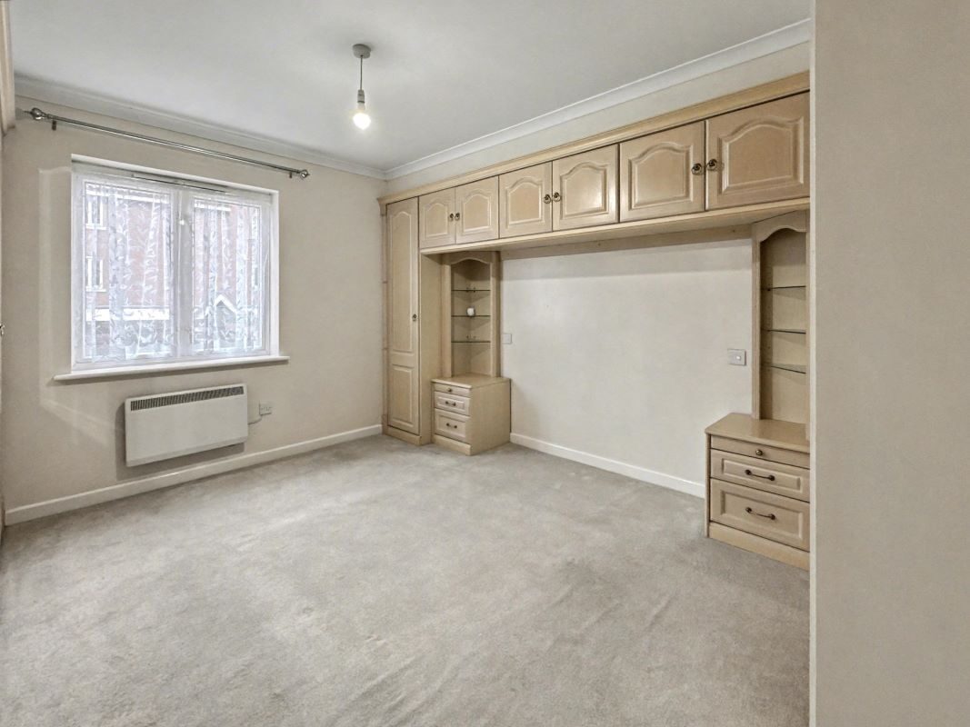 37 Neptune Square, Ipswich, Suffolk, IP4 1QH lot image - 4