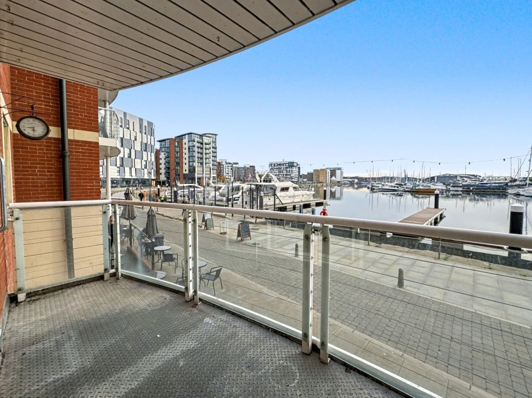 37 Neptune Square, Ipswich, Suffolk, IP4 1QH lot image - 12