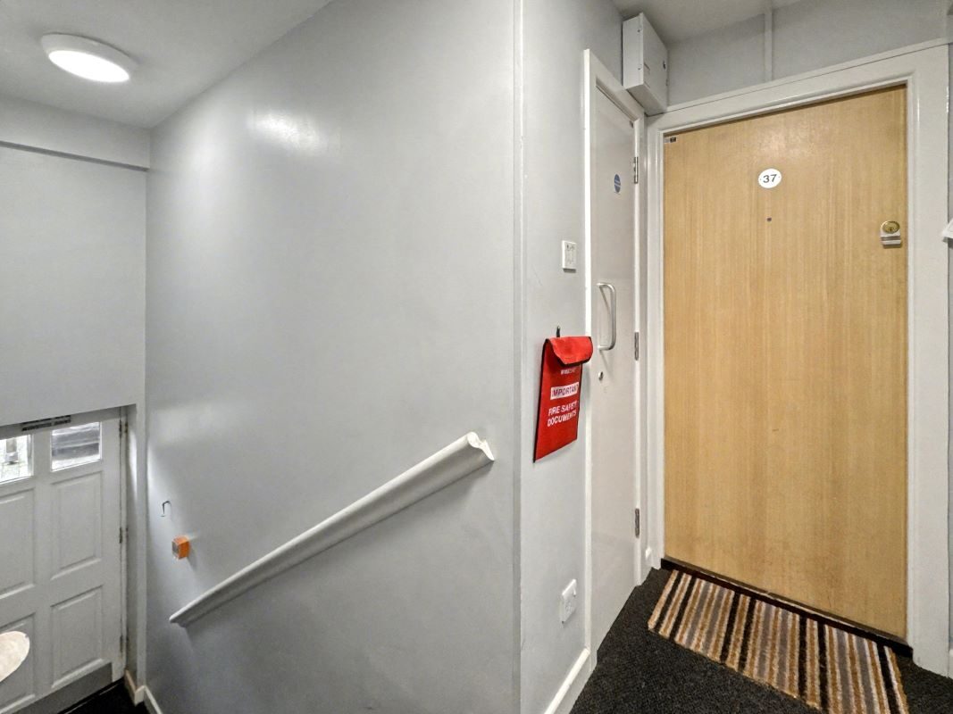 37 Neptune Square, Ipswich, Suffolk, IP4 1QH lot image - 13