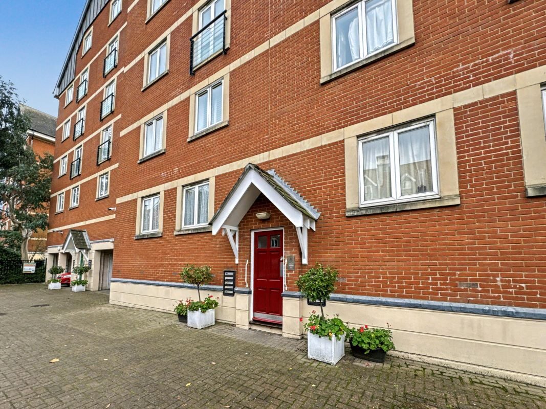 37 Neptune Square, Ipswich, Suffolk, IP4 1QH lot image - 15