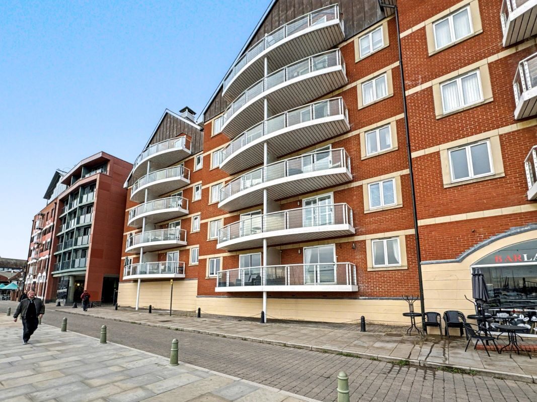 37 Neptune Square, Ipswich, Suffolk, IP4 1QH lot image - 17