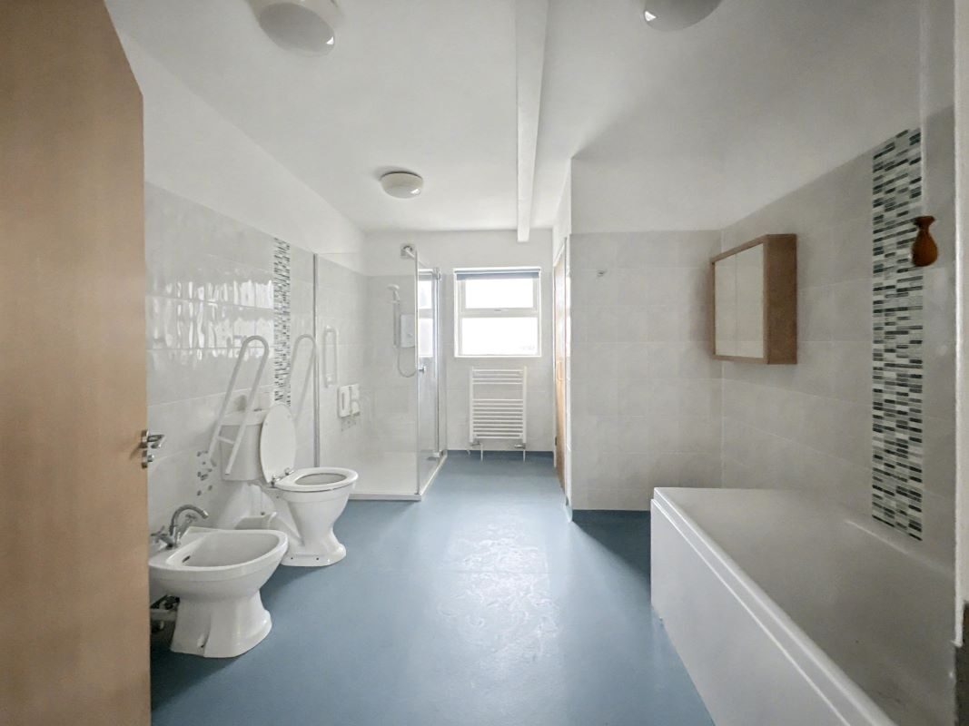 6 The Avenue, Ipswich, Suffolk, IP1 3SY lot image - 15