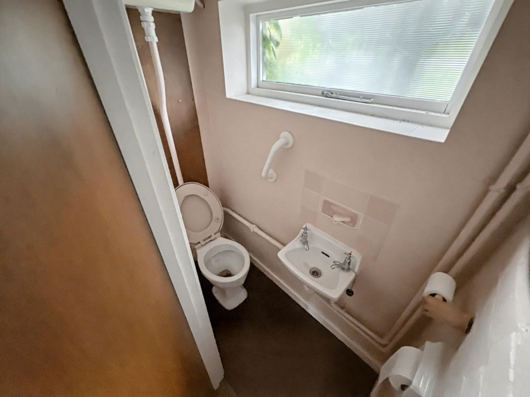 6 The Avenue, Ipswich, Suffolk, IP1 3SY lot image - 22