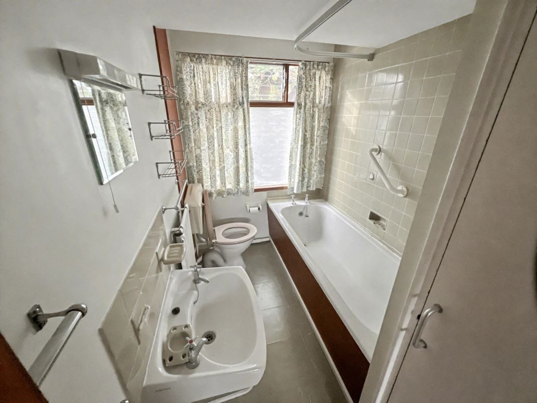 6 The Avenue, Ipswich, Suffolk, IP1 3SY lot image - 29