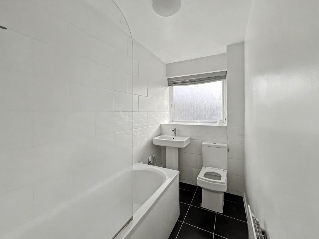 31 Norwich Court, Chevallier Street, Ipswich, Suffolk, IP1 2PA lot image - 3