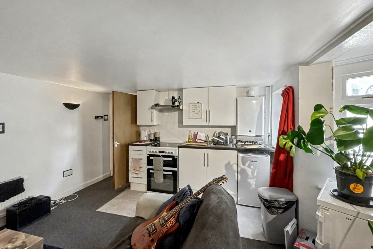 51 Warwick Road, Ipswich, Suffolk, IP4 2QH lot image - 3