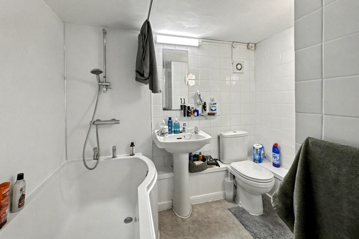 51 Warwick Road, Ipswich, Suffolk, IP4 2QH lot image - 9