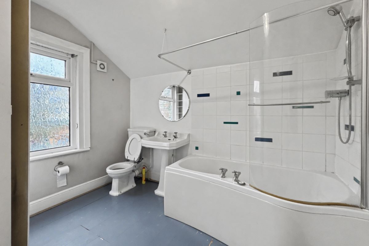 15 Cullingham Road, Ipswich, Suffolk, IP1 2EG lot image - 15