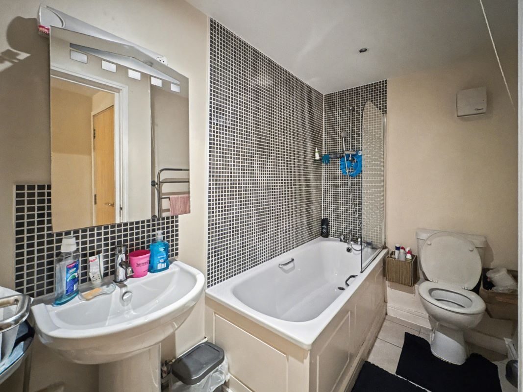 Flat 4, 12 Rapier Street, Ipswich, Suffolk, IP2 8JS lot image - 0