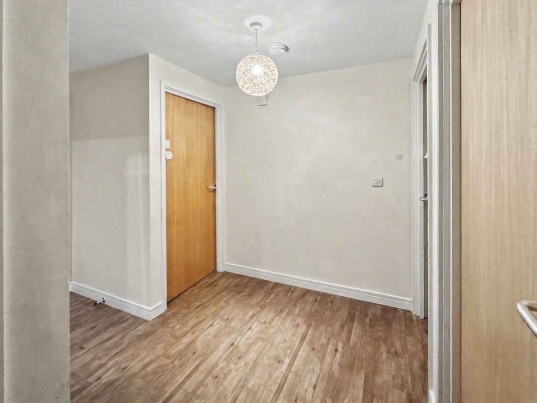 Flat 4, 12 Rapier Street, Ipswich, Suffolk, IP2 8JS lot image - 4