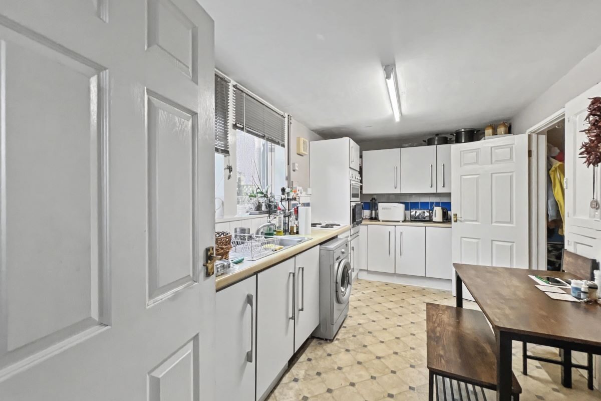 32 St. Marys Close, Trimley St. Mary, Felixstowe, Suffolk, IP11 0TX lot image - 1