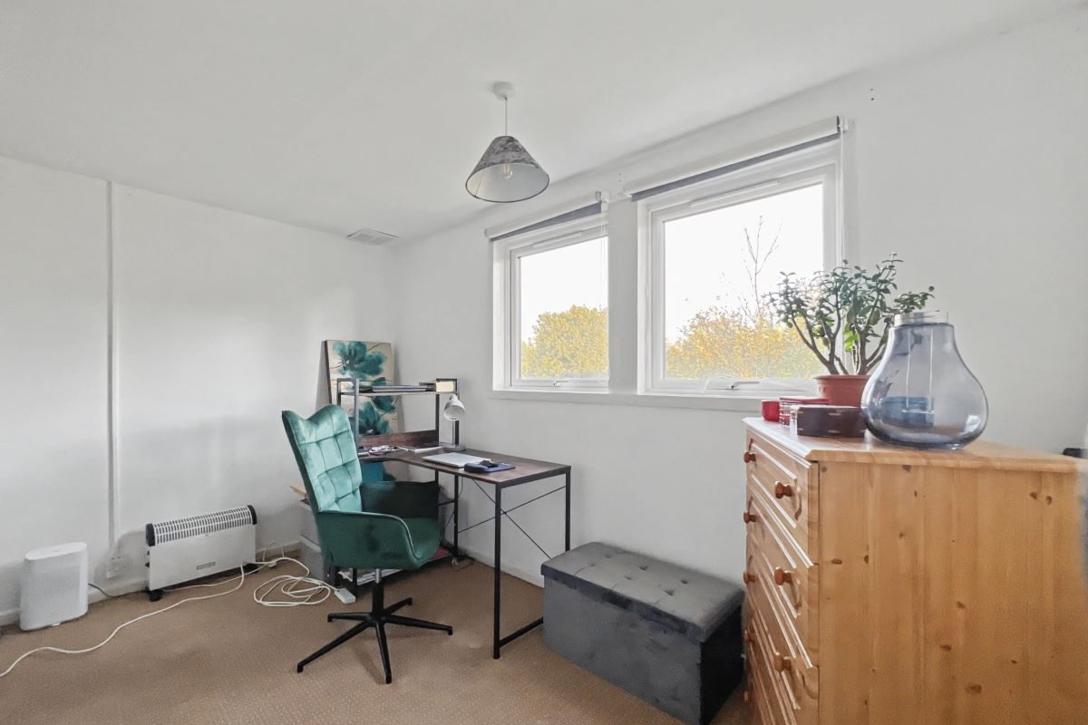 32 St. Marys Close, Trimley St. Mary, Felixstowe, Suffolk, IP11 0TX lot image - 3