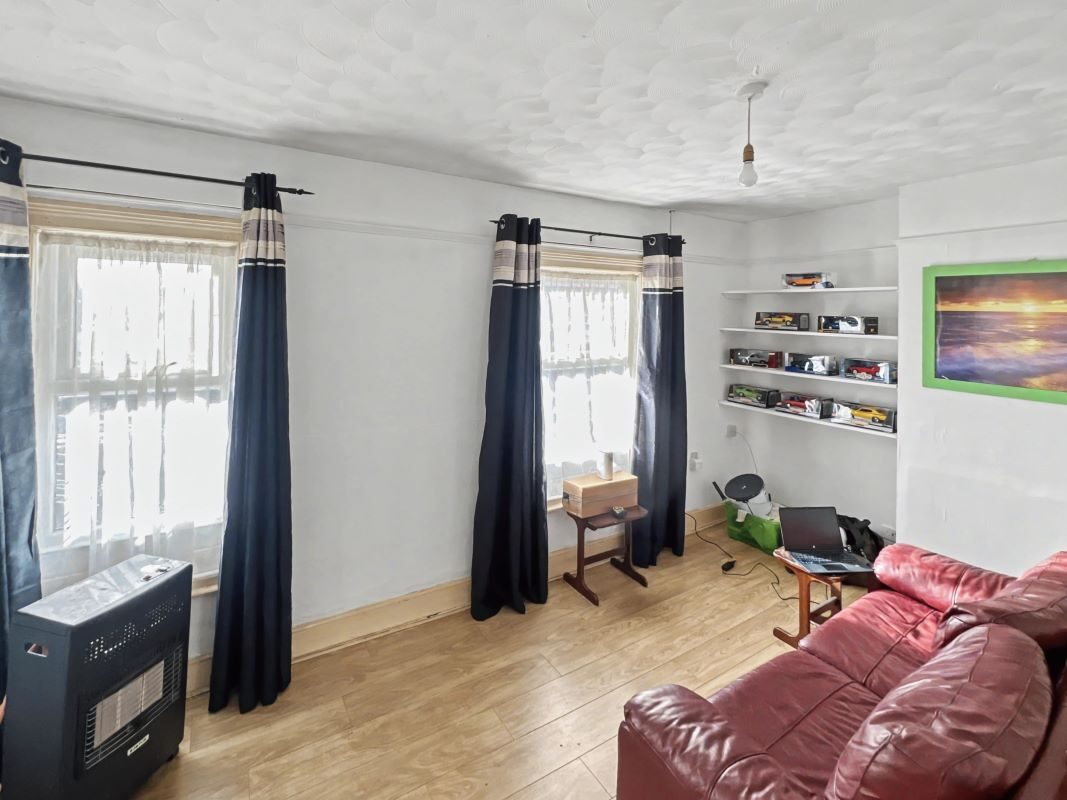 33 Foxhall Road, Ipswich, Suffolk, IP3 8JU lot image - 5