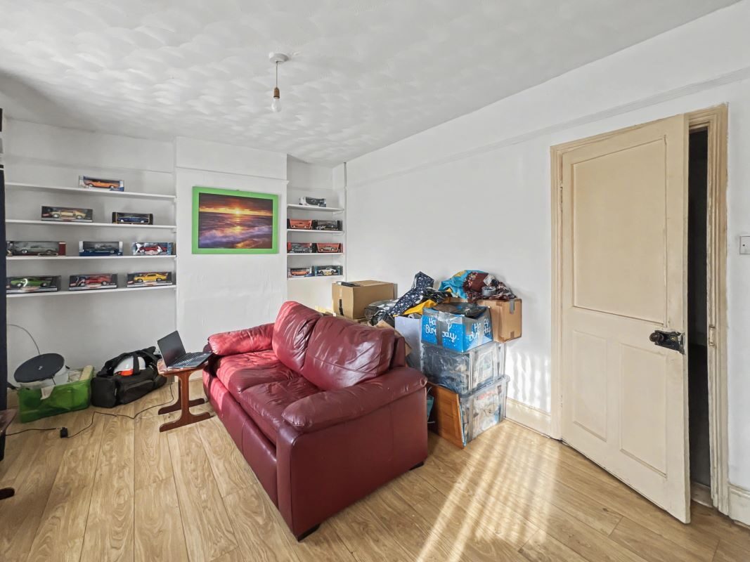 33 Foxhall Road, Ipswich, Suffolk, IP3 8JU lot image - 8