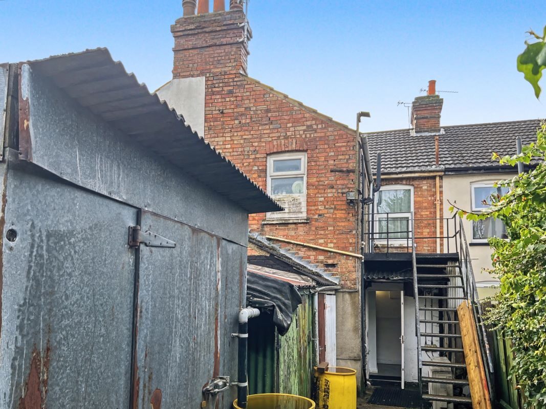 33 Foxhall Road, Ipswich, Suffolk, IP3 8JU lot image - 10