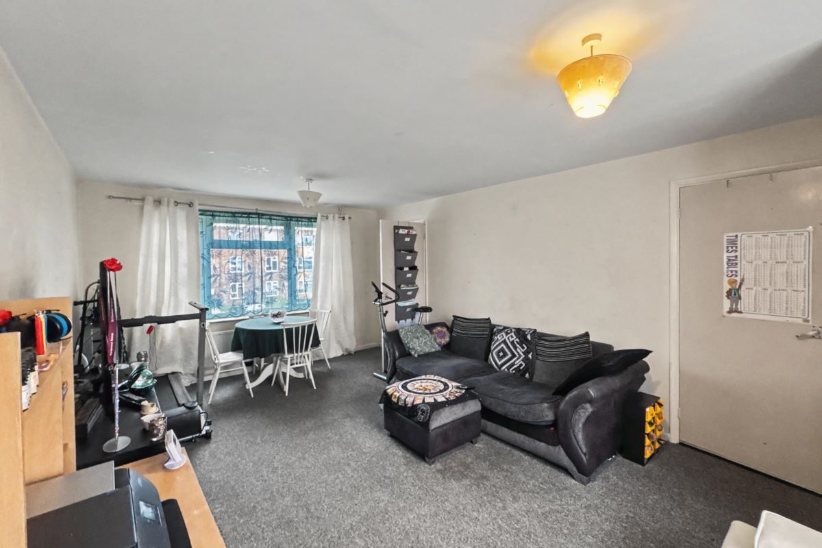 42 Heath View, Kesgrave, Ipswich, Suffolk, IP5 1NH lot image - 1