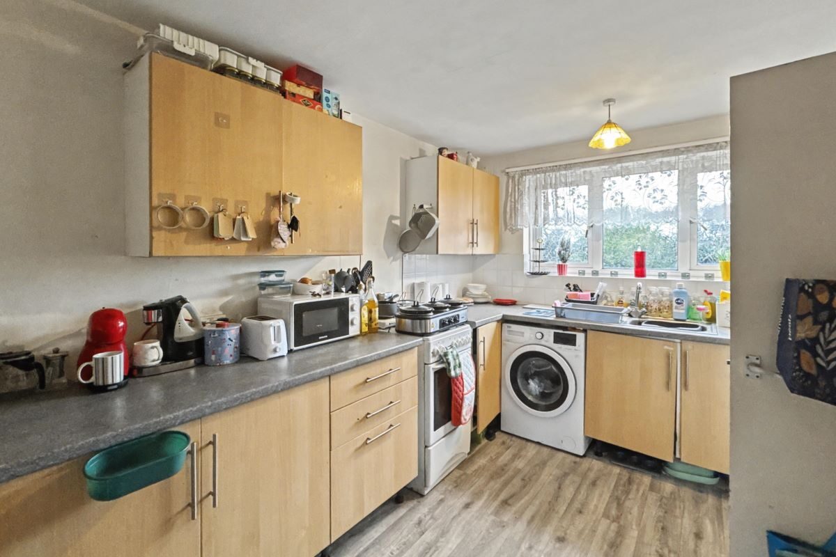 42 Heath View, Kesgrave, Ipswich, Suffolk, IP5 1NH lot image - 3