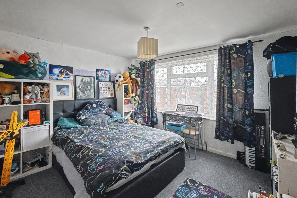 42 Heath View, Kesgrave, Ipswich, Suffolk, IP5 1NH lot image - 4