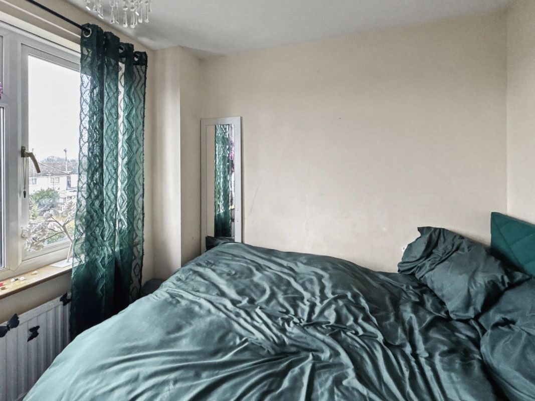 42 Heath View, Kesgrave, Ipswich, Suffolk, IP5 1NH lot image - 6