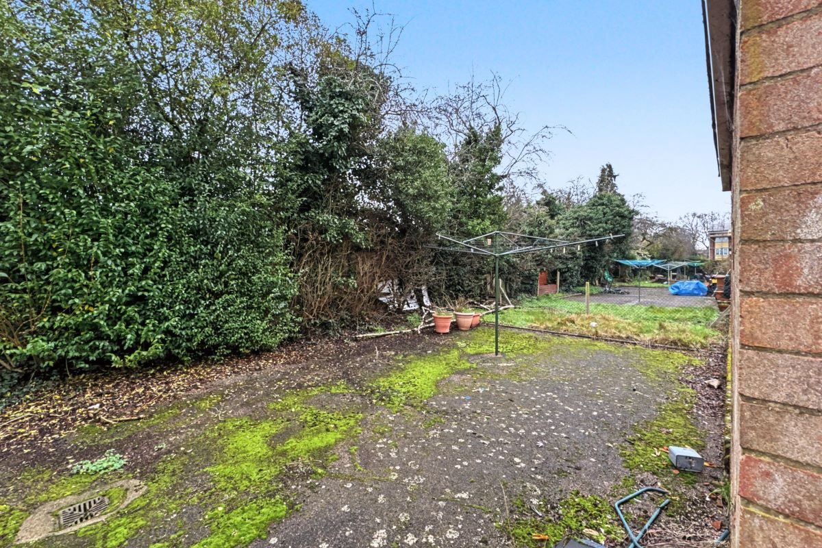 42 Heath View, Kesgrave, Ipswich, Suffolk, IP5 1NH lot image - 11
